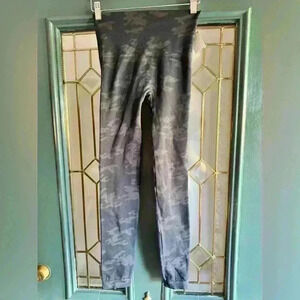 Spanx Look at Me Now Seamless Camo Print High Rise Leggings Gray Small